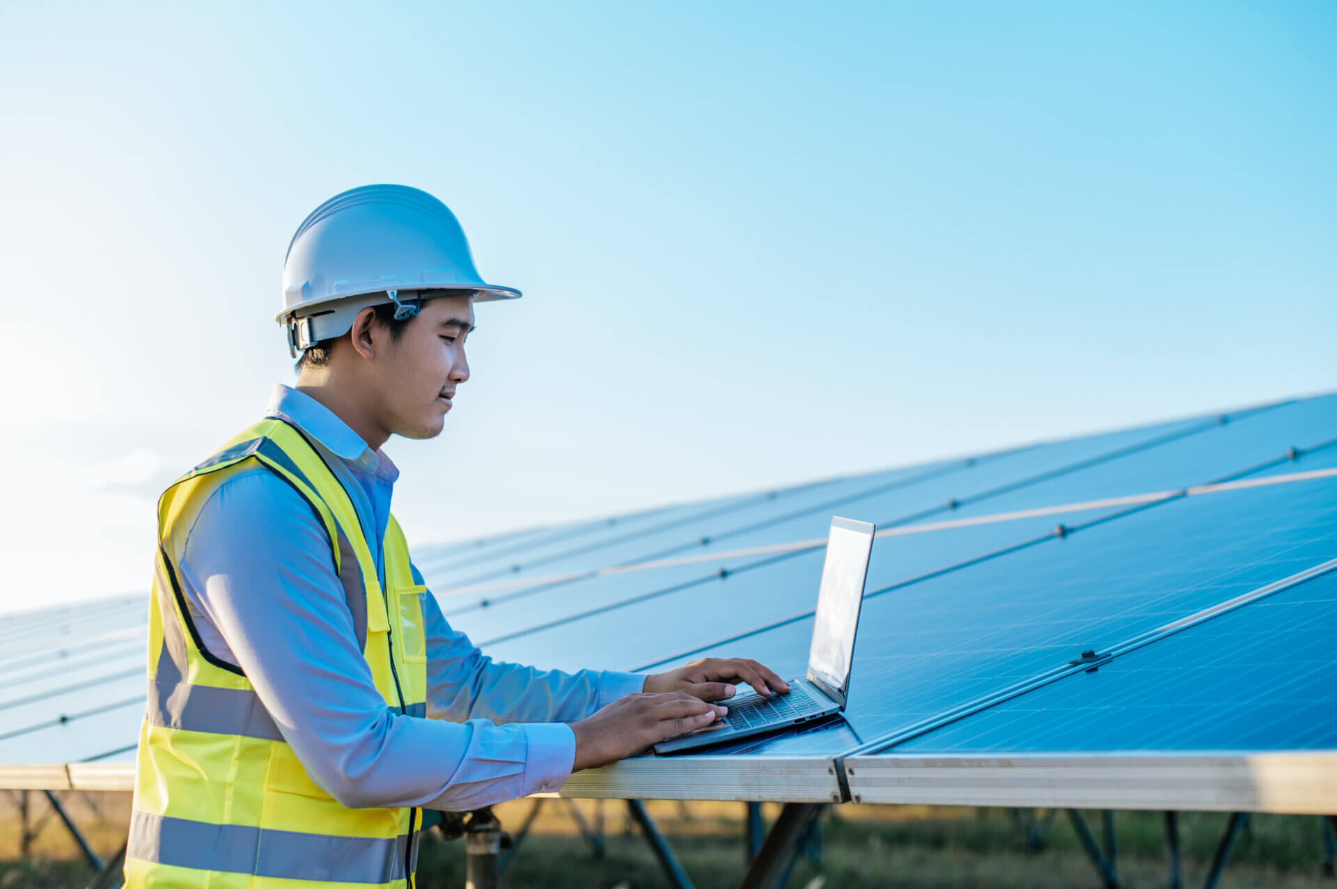 The Role of Field Service Software in Solar Installation & Maintenance